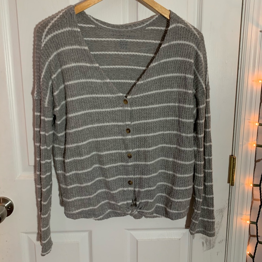 grey and white american eagle sweater